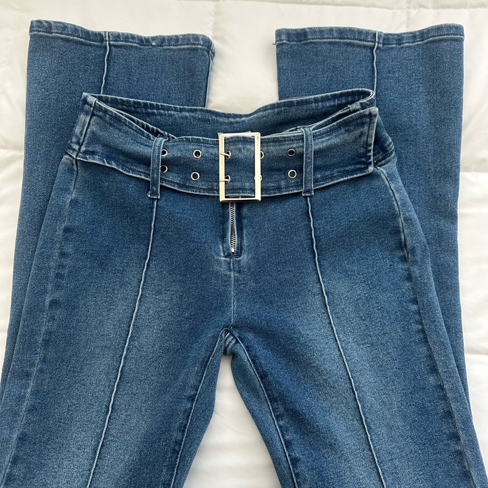 Forever 21 High-Rise Belted Jeans in Blue